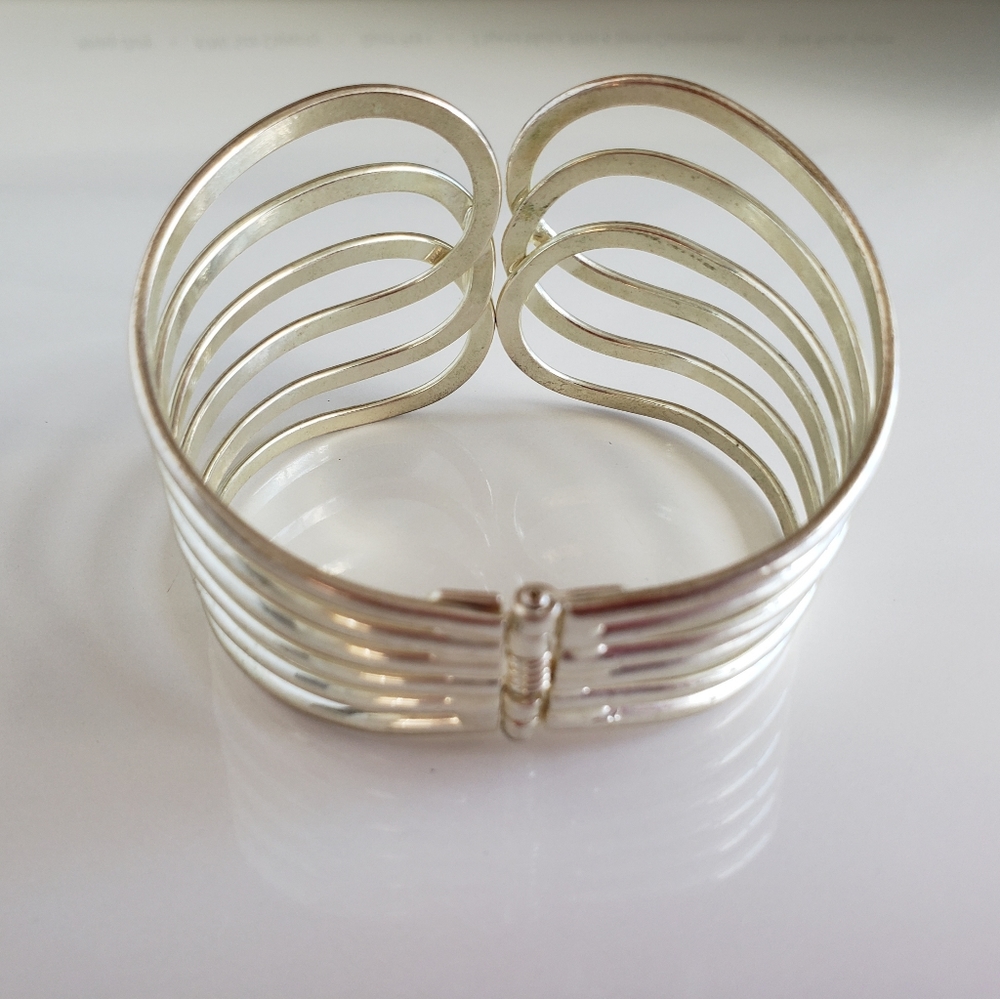 Silver color bracelet. - Picture 4 of 4